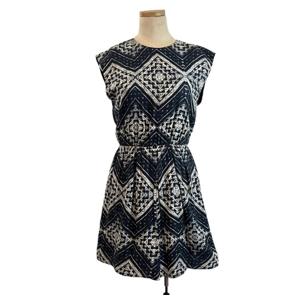 Closet Closing Sale! Alice & Olivia women's dress 4 bluish gray beige short slee